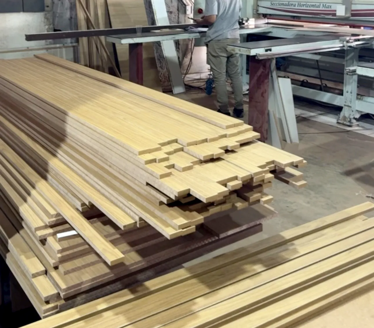 Ripas de MDF de 2,5 cm cortadas no Centro Projette, em Brasília DF